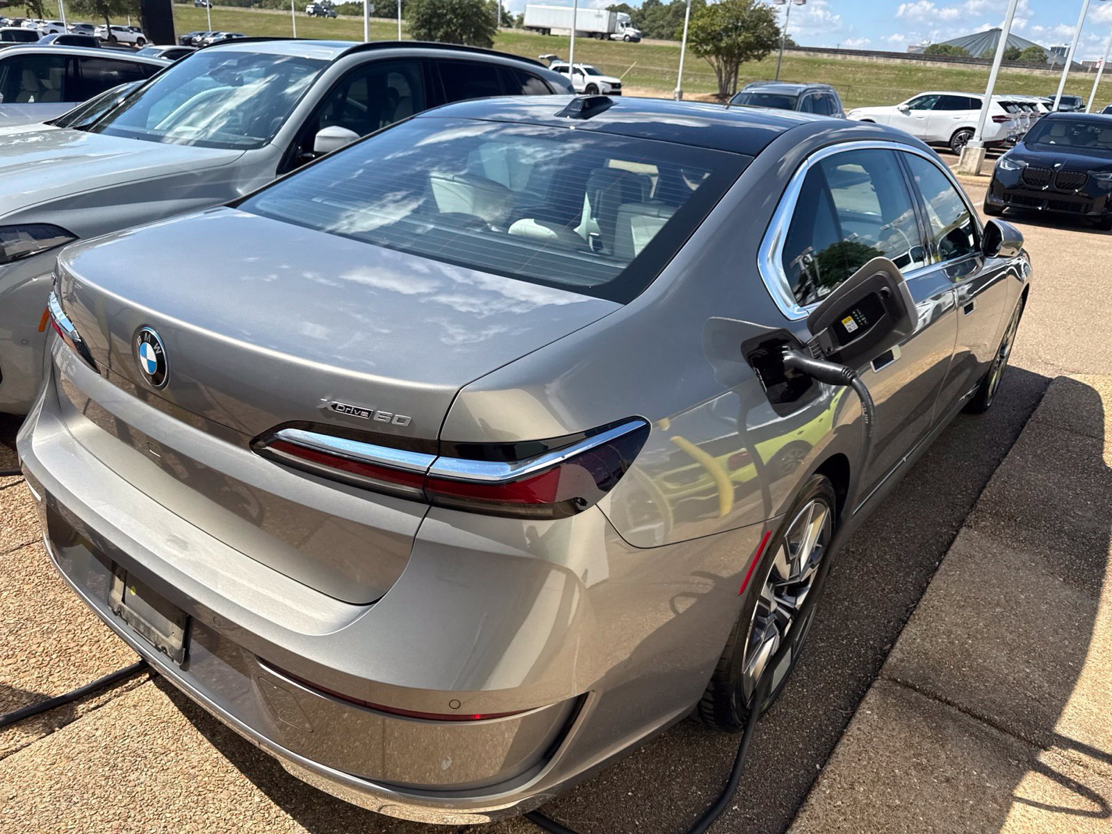 Certified 2023 BMW i7 xDrive60 AWD/4WD image 5