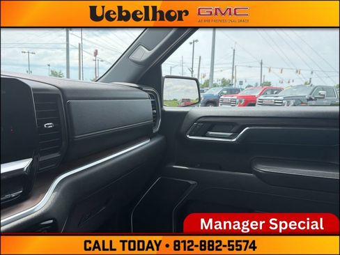 Used 2025 GMC Sierra 1500 SLT AWD/4WD image 30