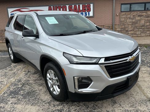 Used 2022 Chevrolet Traverse LS FWD image 3