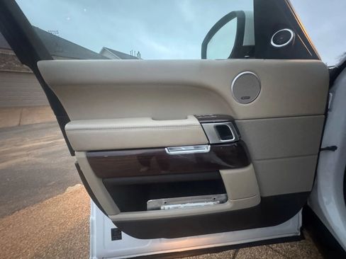 Used 2016 Land Rover Range Rover image 25