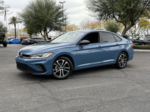 Used 2025 Volkswagen Jetta Sport image 31