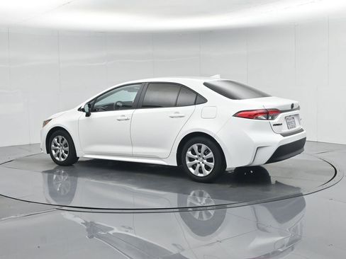Used 2025 Toyota Corolla LE image 6