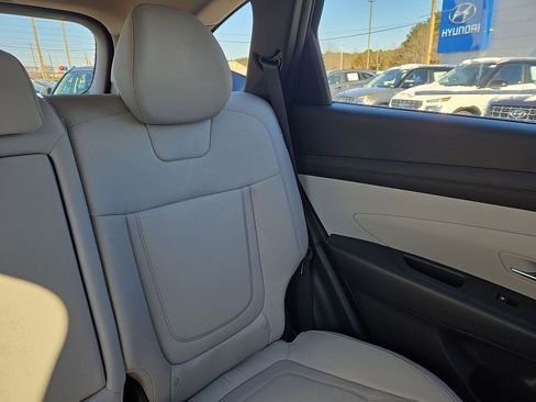 Used 2025 Hyundai Tucson SE image 14