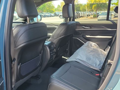 New 2026 Jeep Grand Cherokee Limited AWD/4WD image 11