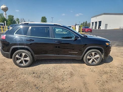 Used 2019 Jeep Cherokee Limited w/ Trailer Tow Group AWD/4WD image 3