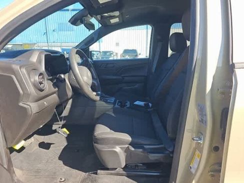 Used 2024 Chevrolet Colorado W/T image 3