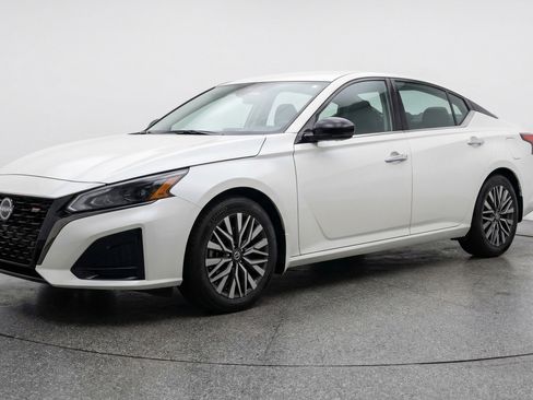 Used 2025 Nissan Altima 2.5 SV image 3