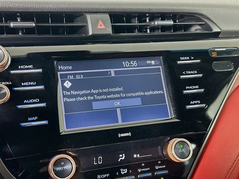 Used 2020 Toyota Camry SE FWD image 21