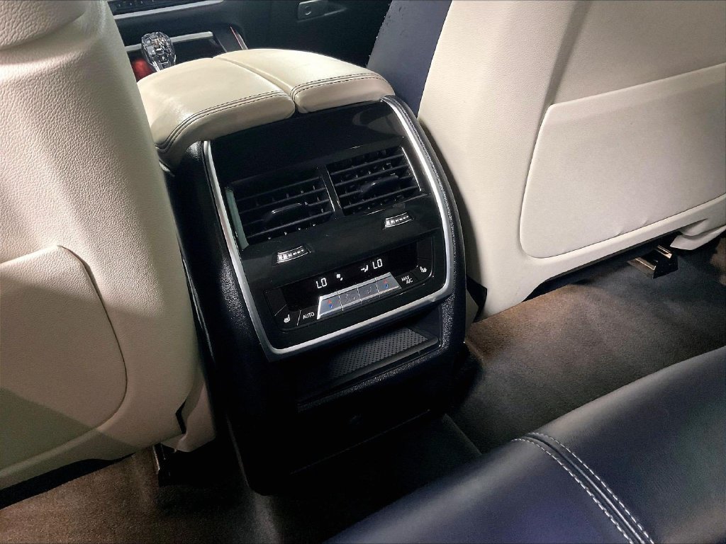 Used 2022 BMW X5 xDrive40i w/ M Sport Package AWD/4WD image 29