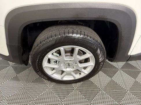 Used 2023 Jeep Renegade Latitude image 13