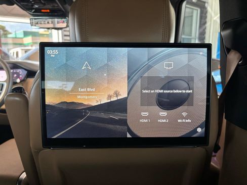 Used 2023 Land Rover Range Rover Autobiography AWD/4WD image 27