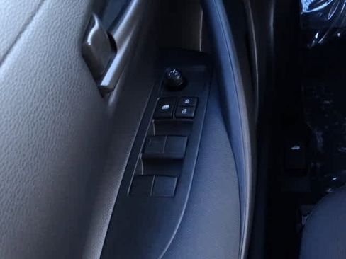 Used 2025 Toyota Corolla LE image 39