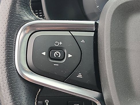 Used 2021 Volvo XC40 T5 R-Design w/ Climate Package AWD/4WD image 21