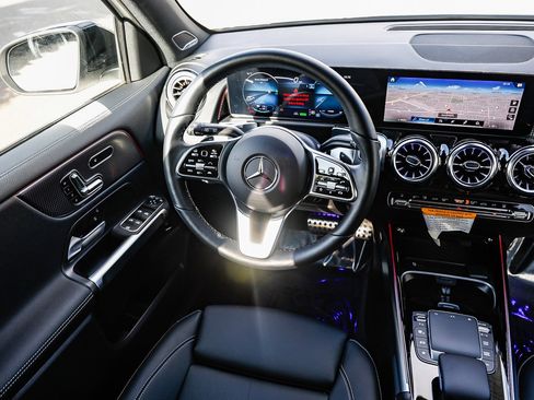 Used 2023 Mercedes-Benz EQB 300 4MATIC image 14