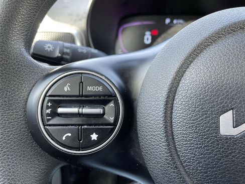 Used 2023 Kia Soul LX image 13