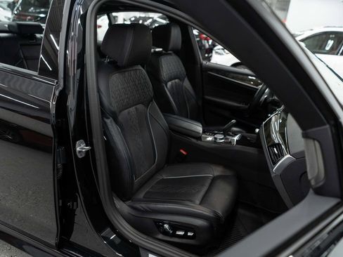 Used 2023 BMW 530e xDrive w/ Executive Package image 10