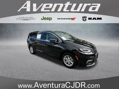 Used 2024 Chrysler Pacifica Touring-L