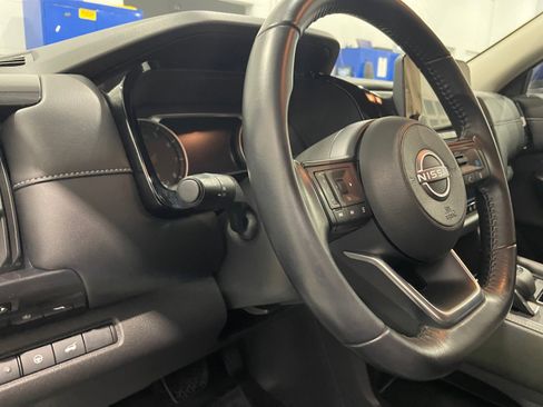 Used 2024 Nissan Pathfinder SV w/ SV Premium Package image 25