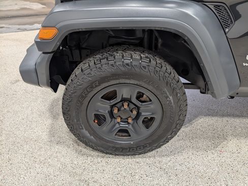 Used 2020 Jeep Wrangler Sport AWD/4WD image 8
