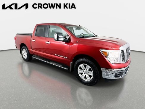 Used 2018 Nissan Titan SV w/ SV Convenience Package image 3