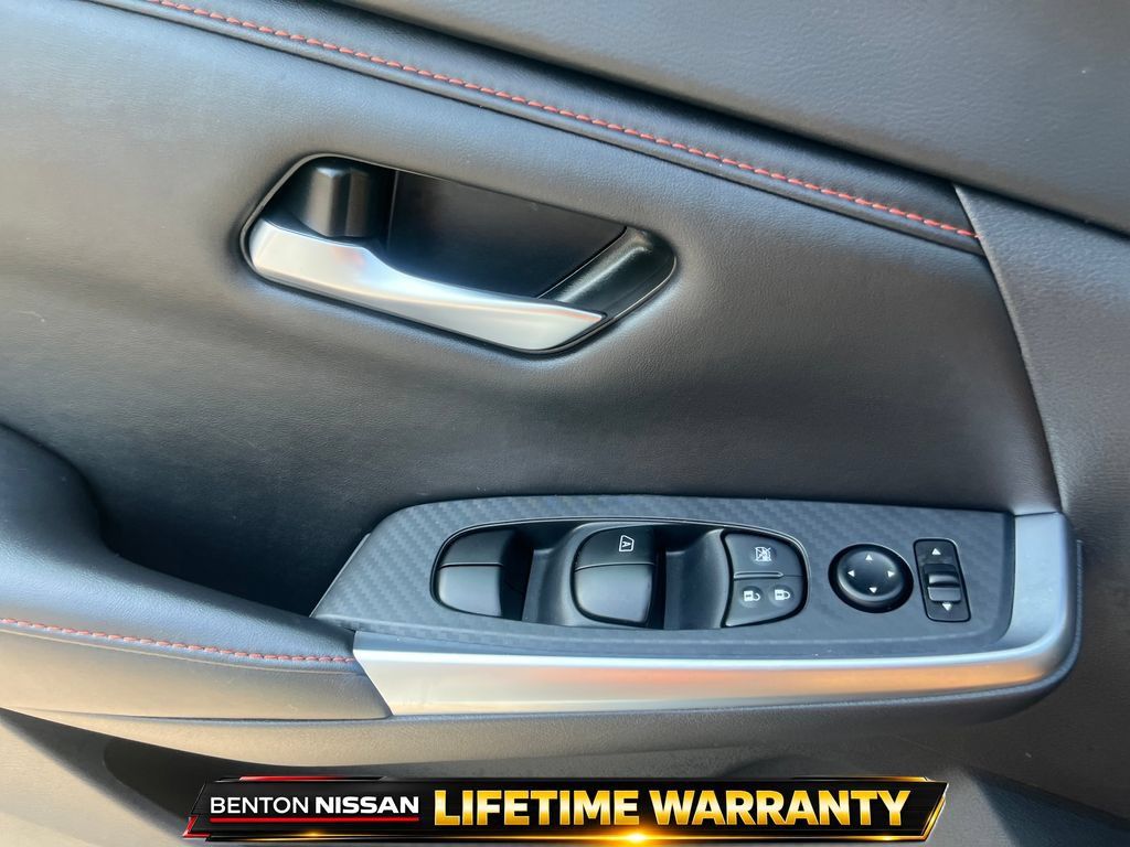 Used 2025 Nissan Sentra SR FWD image 13