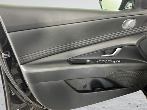 Used 2022 Hyundai Elantra Limited w/ Cargo Package FWD image 9