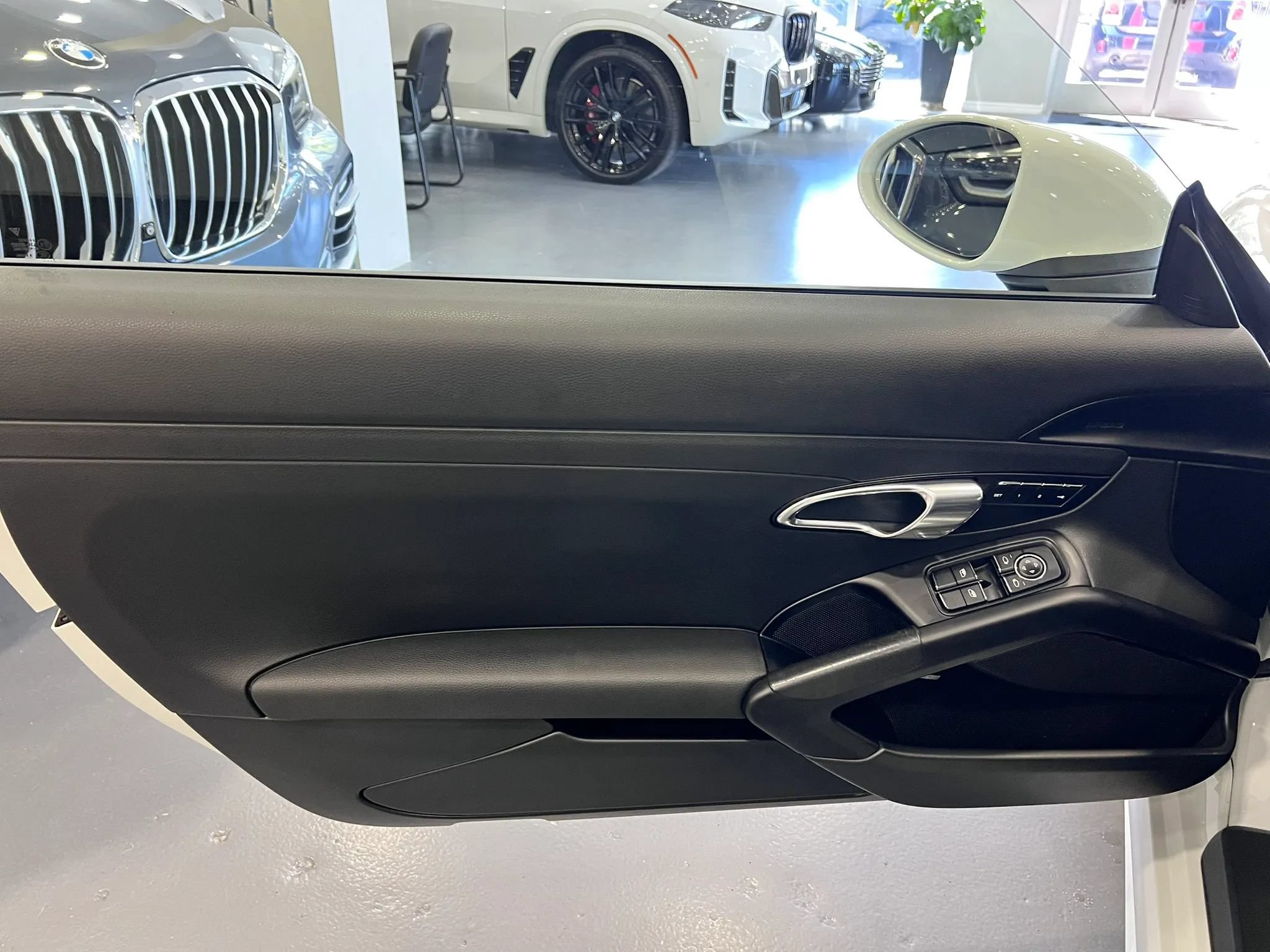 Used 2018 Porsche 718 Boxster RWD image 17