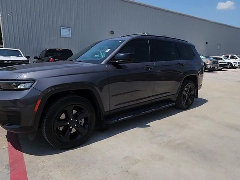 Used 2022 Jeep Grand Cherokee L Laredo RWD image 4