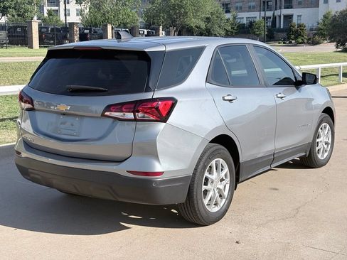 Used 2024 Chevrolet Equinox LS w/ Driver Confidence II Package FWD image 4