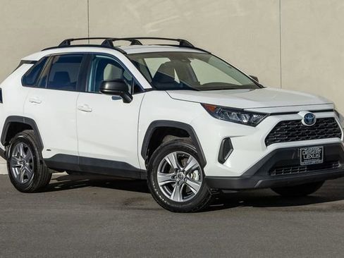 Used 2022 Toyota RAV4 LE image 17
