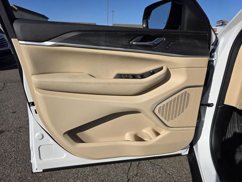 New 2026 Jeep Grand Cherokee Limited RWD image 11