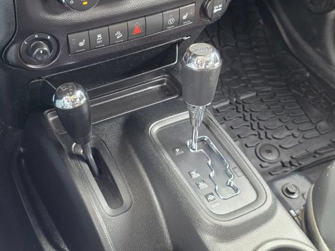 Used 2017 Jeep Wrangler Unlimited Sahara AWD/4WD image 22