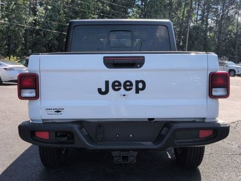 Used 2023 Jeep Gladiator Sport AWD/4WD image 4