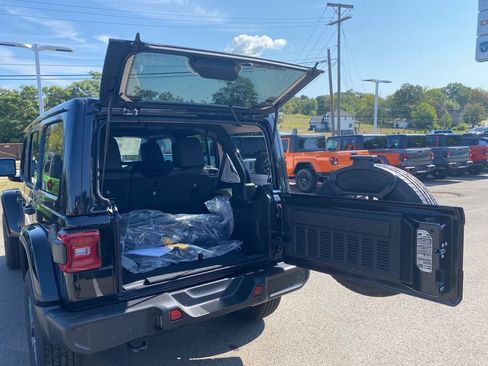 New 2025 Jeep Wrangler Sahara w/ Safety Group image 17