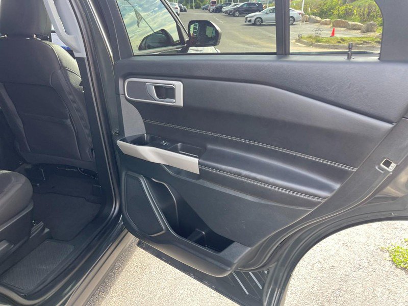 Used 2023 Ford Explorer XLT AWD/4WD image 15