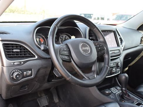 Used 2019 Jeep Cherokee Trailhawk w/ Cold Weather Group AWD/4WD image 11
