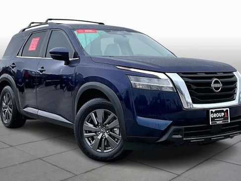 Certified 2022 Nissan Pathfinder SV image 3