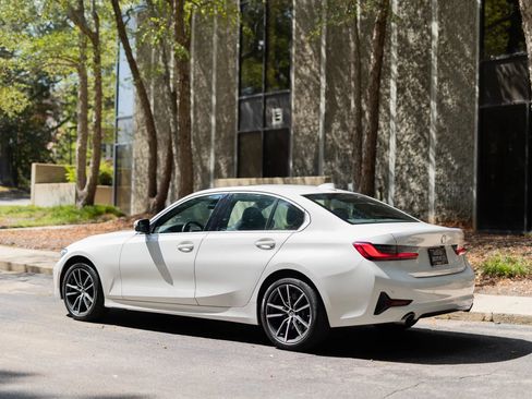 Used 2022 BMW 330i xDrive Sedan w/ Driving Assistance Package AWD/4WD image 9