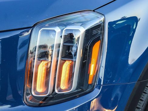 Used 2025 Kia Telluride S FWD image 5