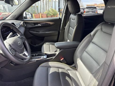 Used 2025 Chevrolet TrailBlazer ACTIV w/ Driver Confidence Package FWD image 17