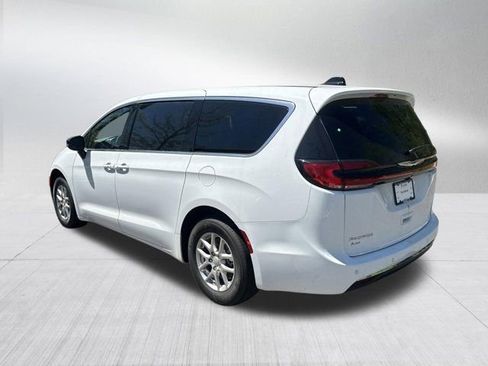 New 2026 Chrysler Pacifica Select image 7