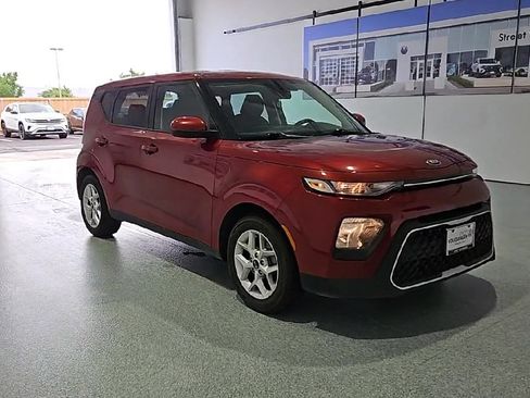 Used 2020 Kia Soul S FWD image 2