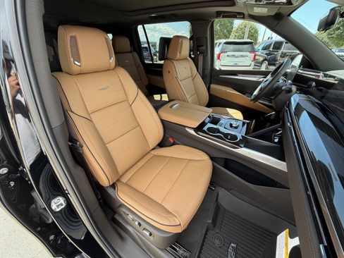 New 2026 Cadillac Escalade ESV Luxury w/ LPO, Floor Liner Package AWD/4WD image 19