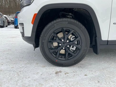 New 2025 Jeep Grand Cherokee L Altitude image 4
