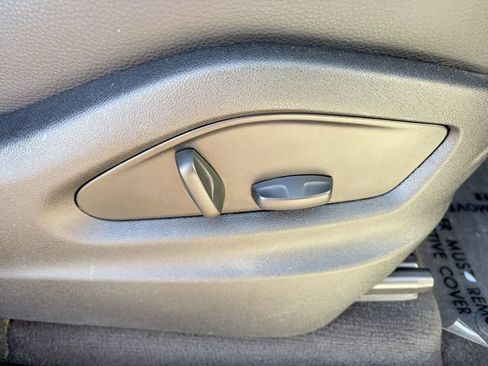 Used 2025 Porsche Cayenne AWD/4WD image 19