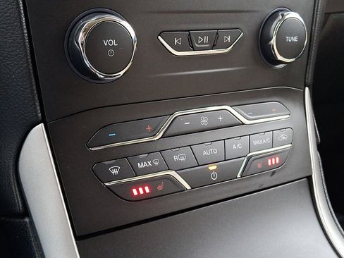 Used 2019 Ford Edge SEL w/ Equipment Group 201A image 16