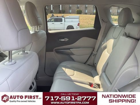 Used 2019 Jeep Cherokee Limited w/ Technology Group FWD image 12