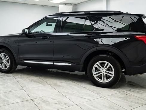 Used 2023 Ford Explorer XLT w/ Equipment Group 202A image 3