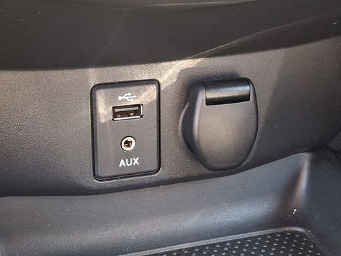 Used 2016 Nissan Rogue SV w/ SV Premium Package image 24