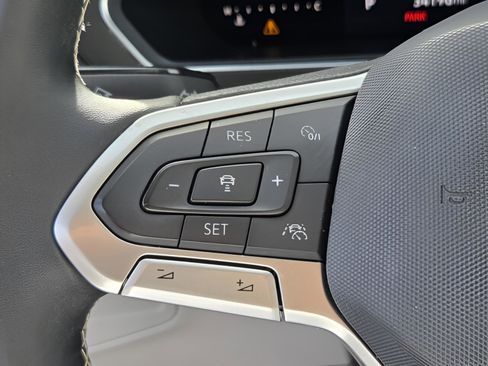 Used 2022 Volkswagen Tiguan SE image 24